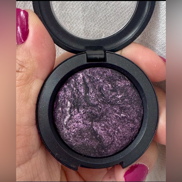 😈  MAC Young Punk Eyeshadow - Picture 5 of 6